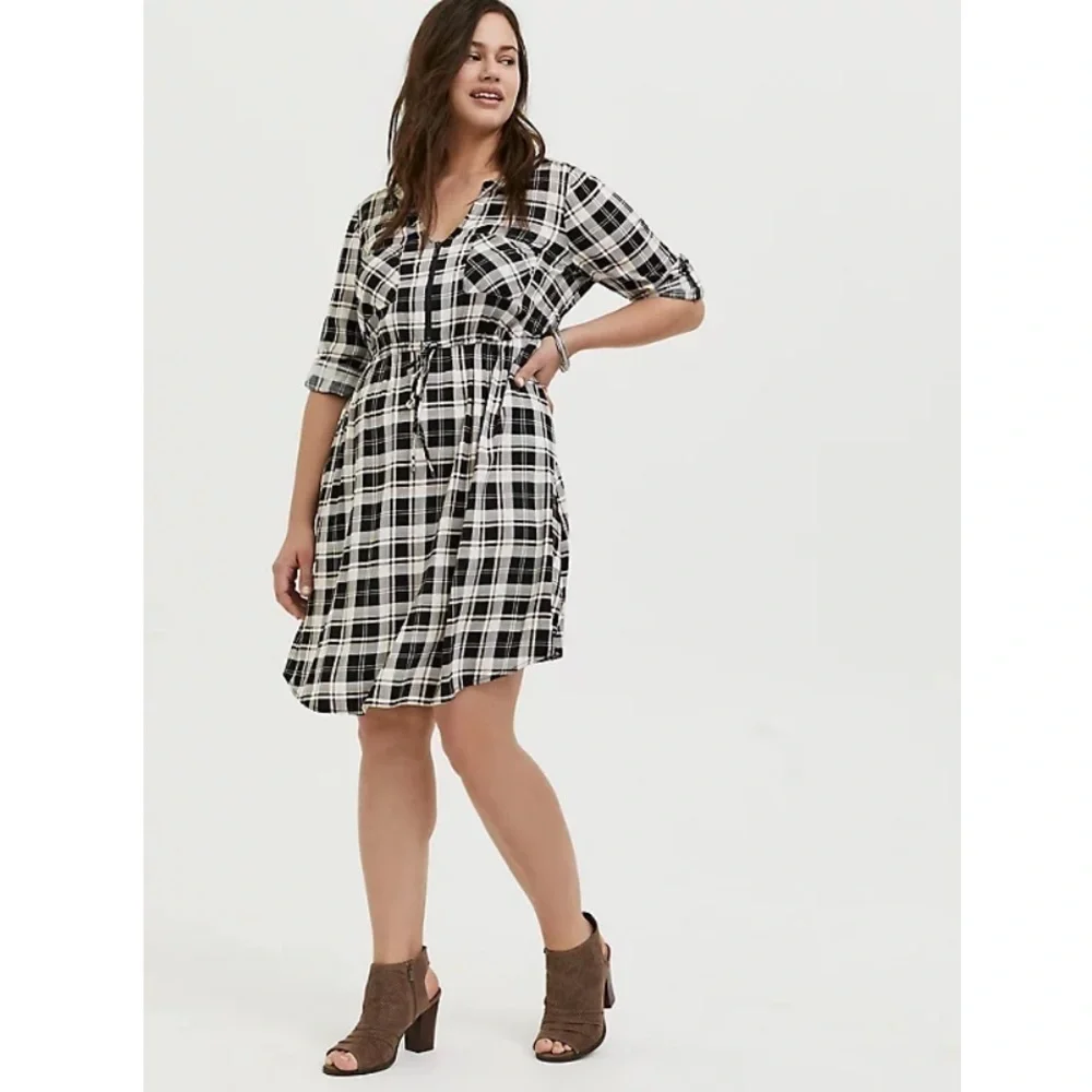 Torrid size 3 BLACK & IVORY PLAID CHALLIS ZIP FRONT DRAWSTRING SHIRT DRESS - Picture 1 of 11